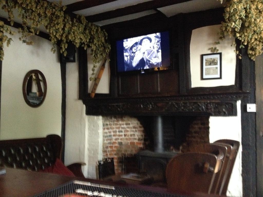 The Abbots Fireside - Channel Tunnel Elham 外观 照片
